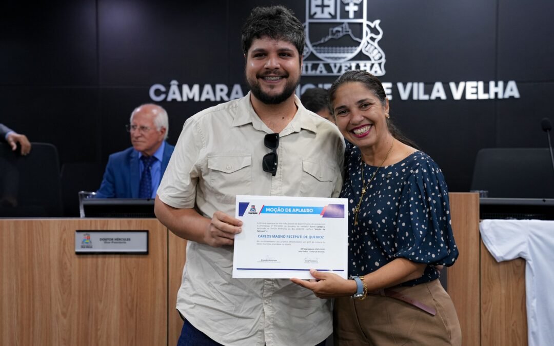 Carlos Magno Receputi de Queiroz recebe moção de aplauso da câmara de VV